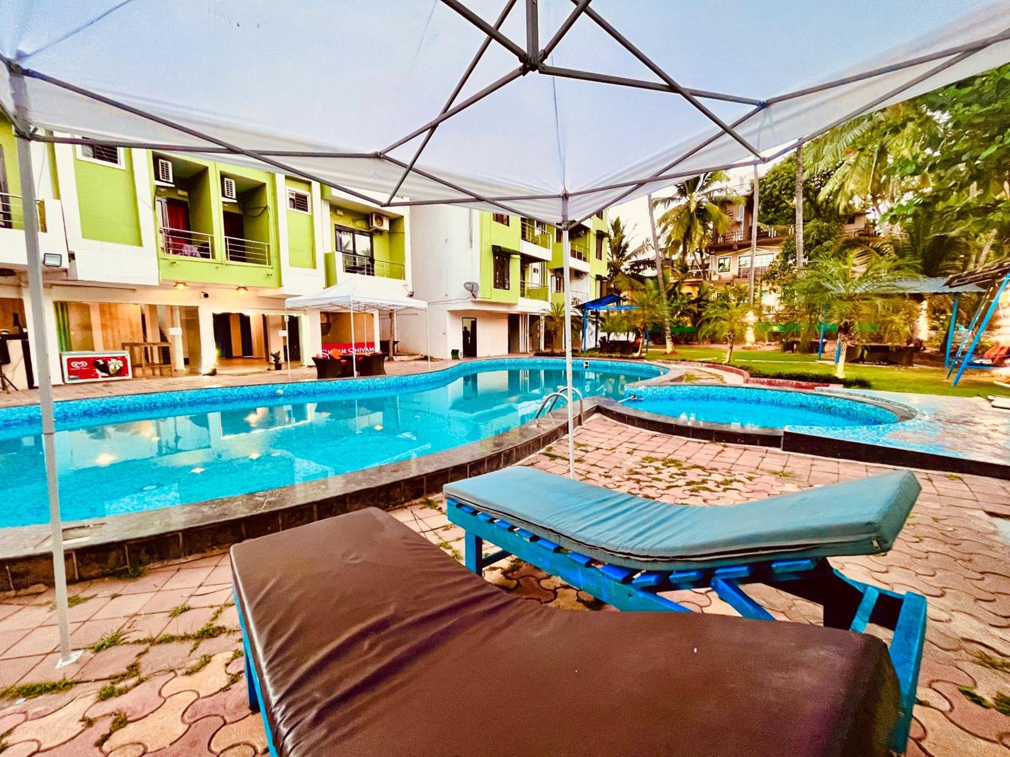 Summer Beach Resort, Goa - #Near Baga Beach #Swimming Pool #Garden #Bar #Lift #Premium Rooms #Property Of The Year #70565-84665 Calangute Ngoại thất bức ảnh