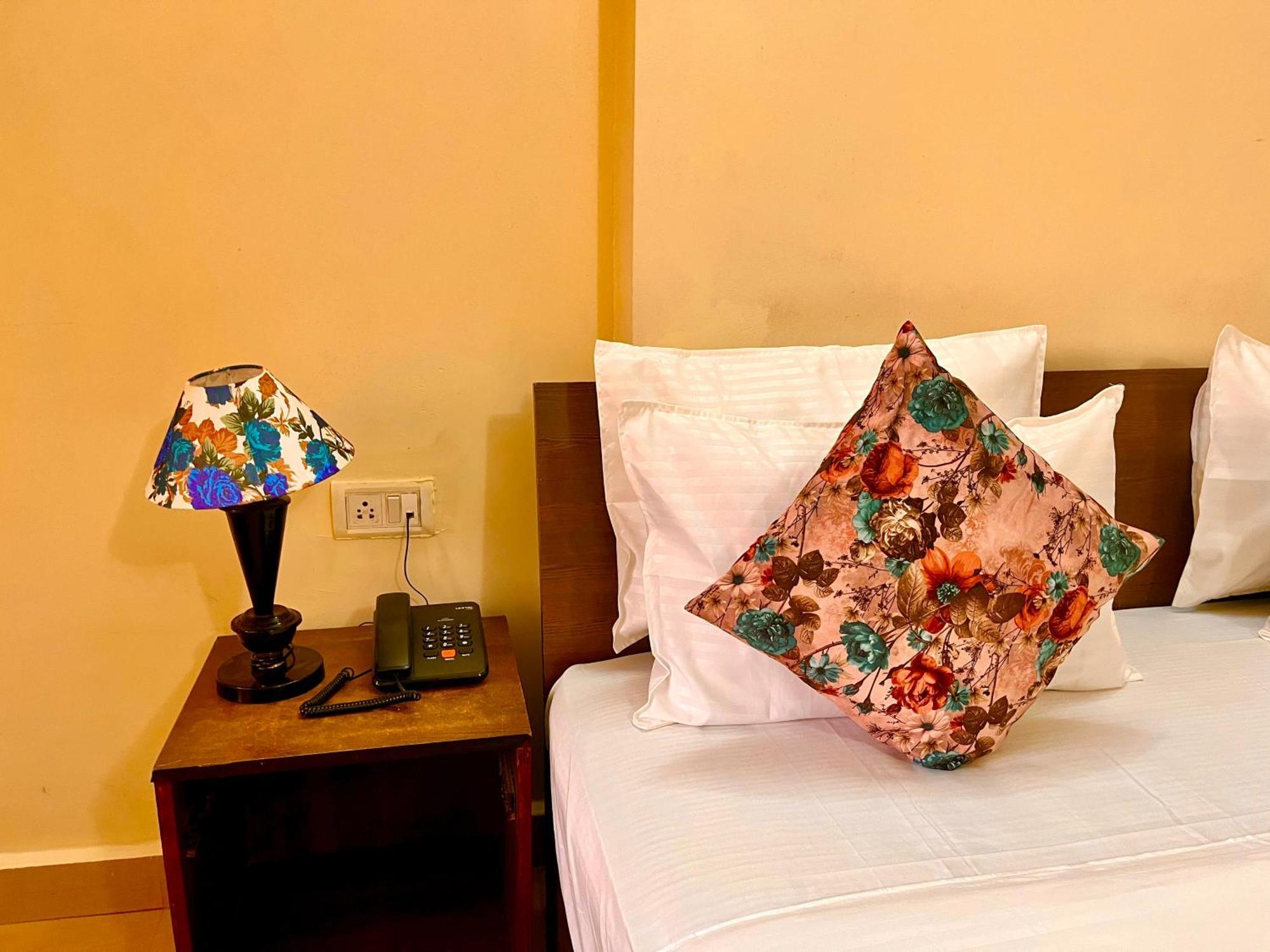 Summer Beach Resort, Goa - #Near Baga Beach #Swimming Pool #Garden #Bar #Lift #Premium Rooms #Property Of The Year #70565-84665 Calangute Ngoại thất bức ảnh