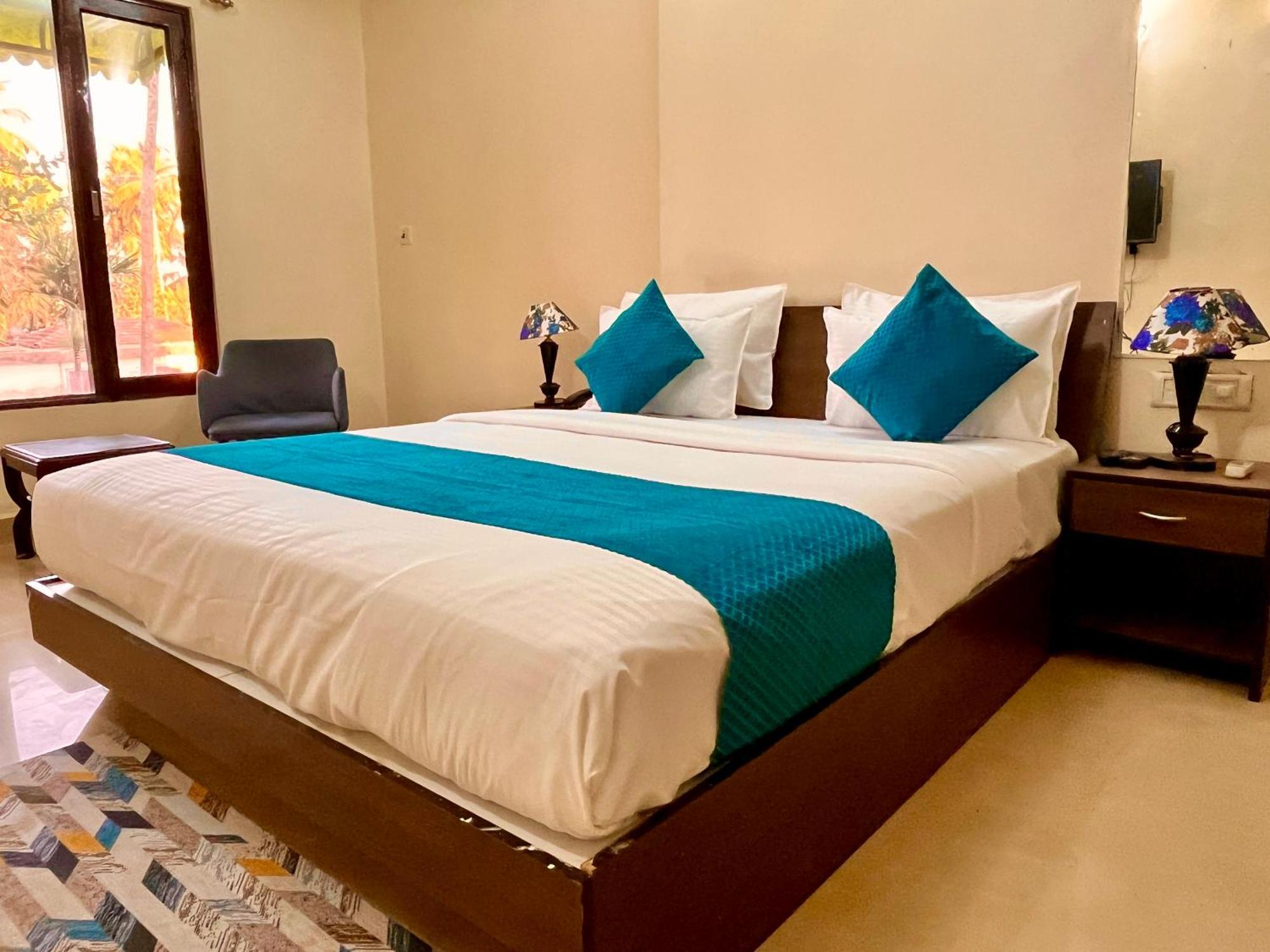 Summer Beach Resort, Goa - #Near Baga Beach #Swimming Pool #Garden #Bar #Lift #Premium Rooms #Property Of The Year #70565-84665 Calangute Ngoại thất bức ảnh