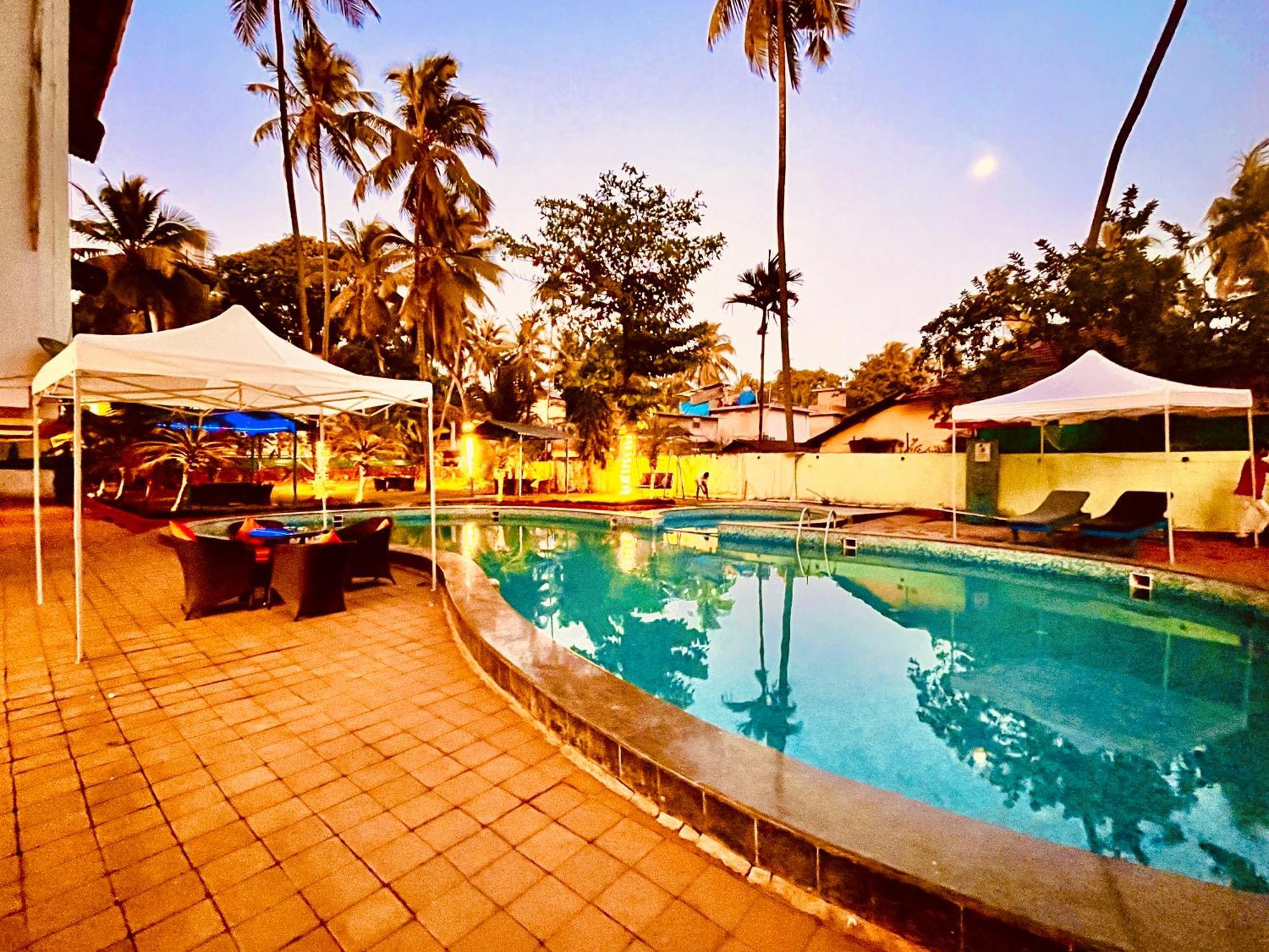 Summer Beach Resort, Goa - #Near Baga Beach #Swimming Pool #Garden #Bar #Lift #Premium Rooms #Property Of The Year #70565-84665 Calangute Ngoại thất bức ảnh