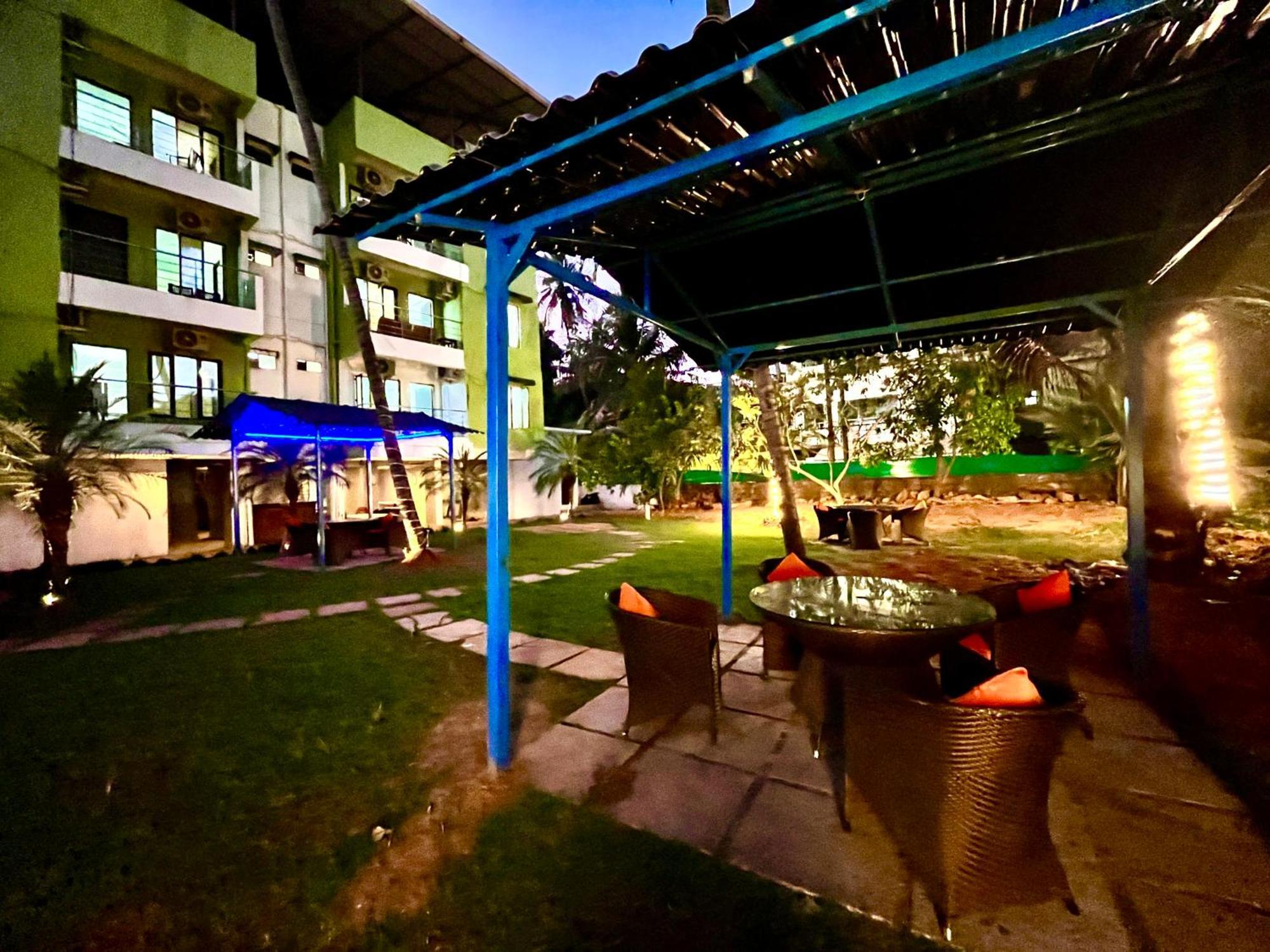 Summer Beach Resort, Goa - #Near Baga Beach #Swimming Pool #Garden #Bar #Lift #Premium Rooms #Property Of The Year #70565-84665 Calangute Ngoại thất bức ảnh