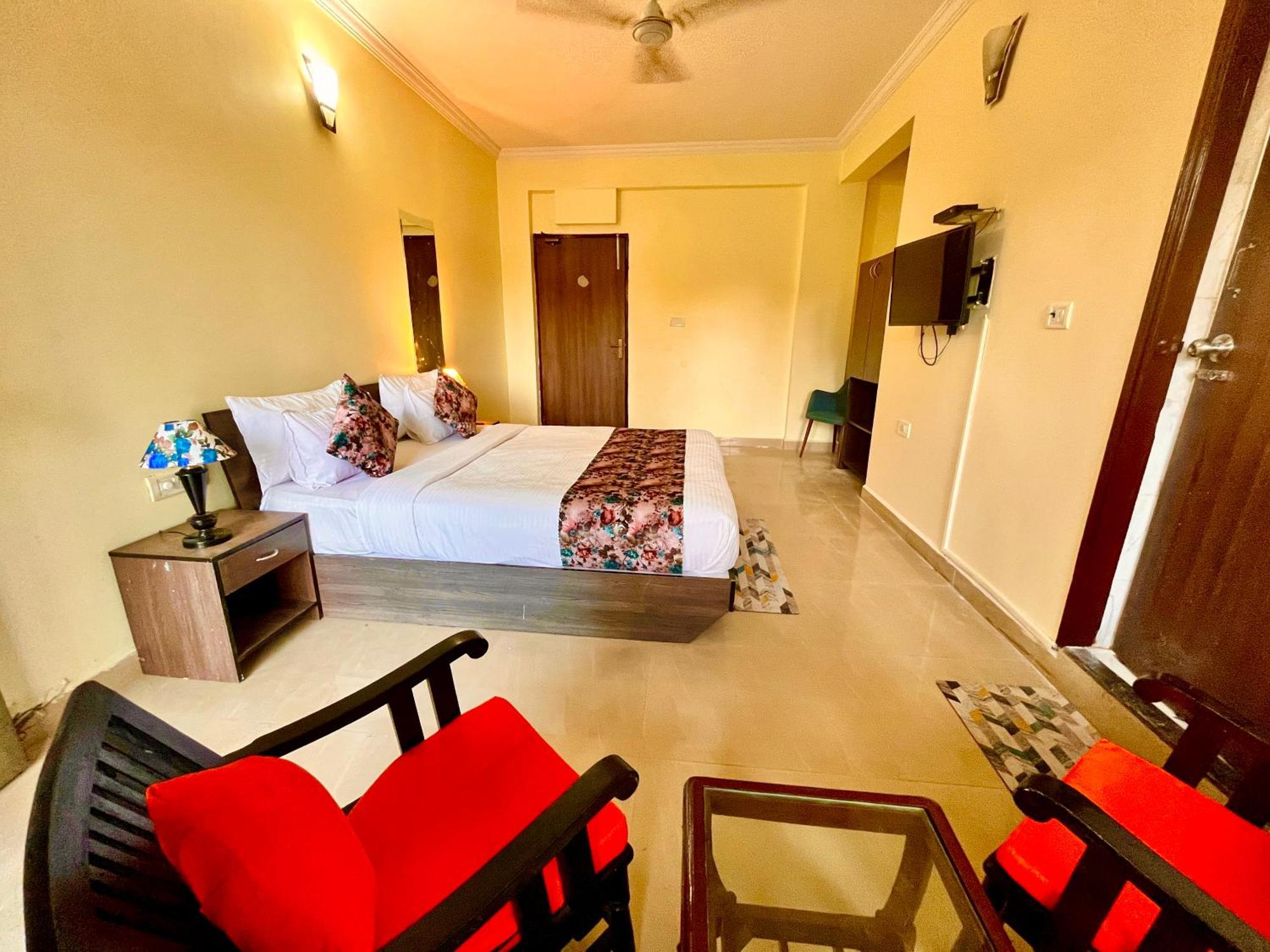 Summer Beach Resort, Goa - #Near Baga Beach #Swimming Pool #Garden #Bar #Lift #Premium Rooms #Property Of The Year #70565-84665 Calangute Ngoại thất bức ảnh